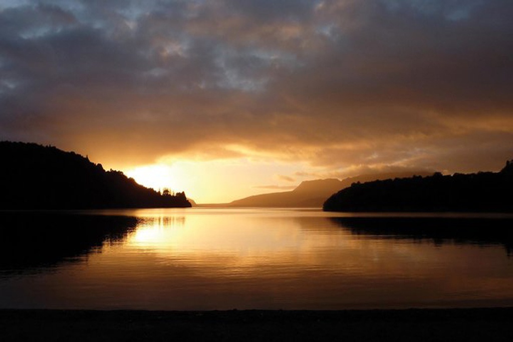 things to do in Rotorua - hot water beach