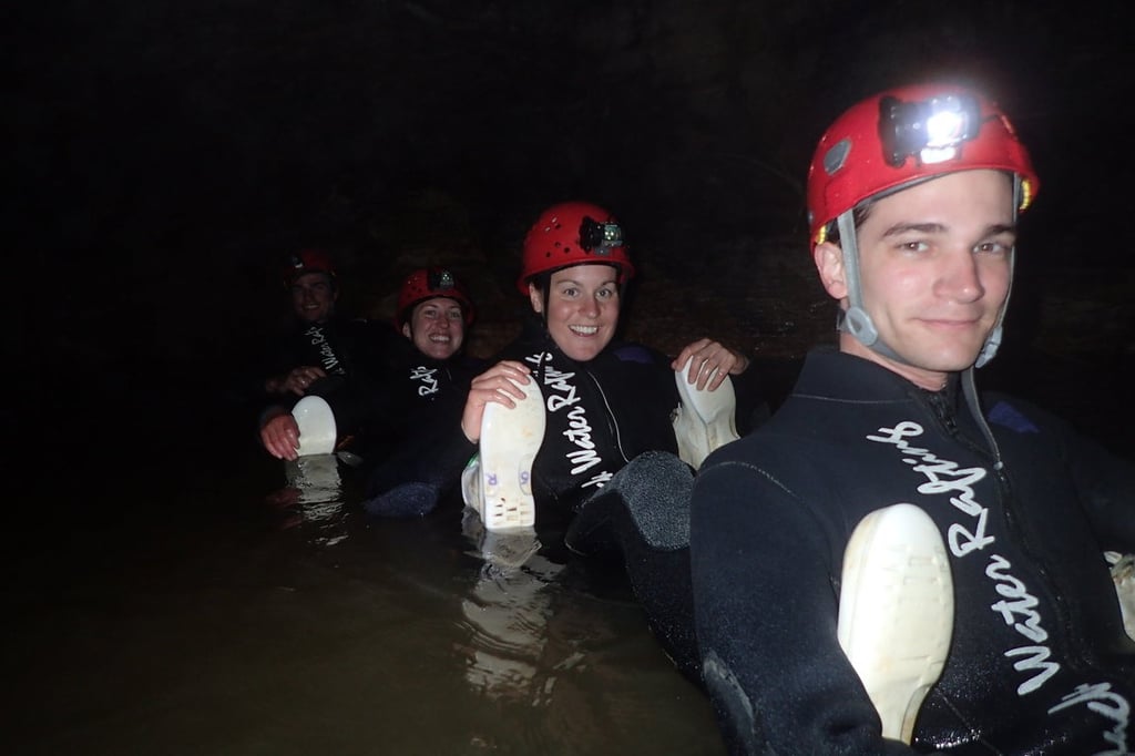 adventure-in-new-zealand-black-water-rafting-waitomo