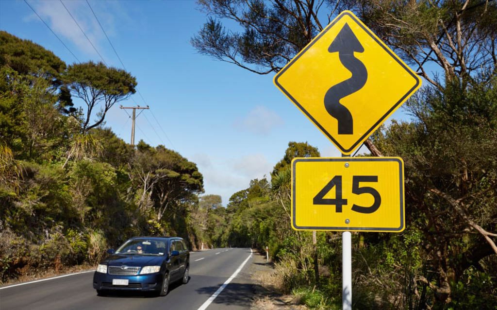 driving-in-new-zealand-safe-roads